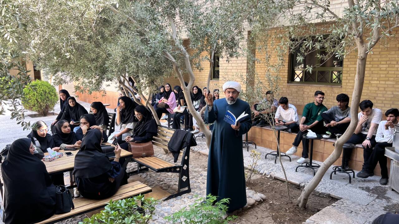 نشست گفتگو محور روز مولانا مرگ نقاب (۲)
